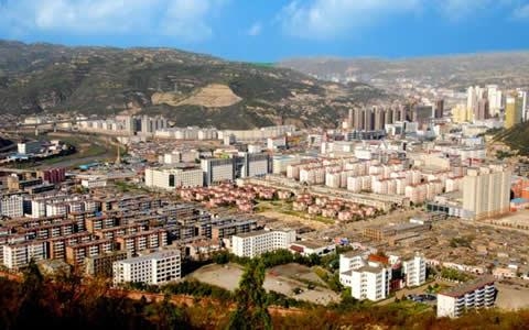 夜幕下的山西古城墙，时光流转的沧桑美景